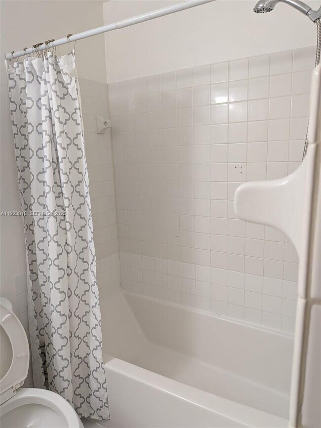 Building Photo - 5494 Courtyard Dr