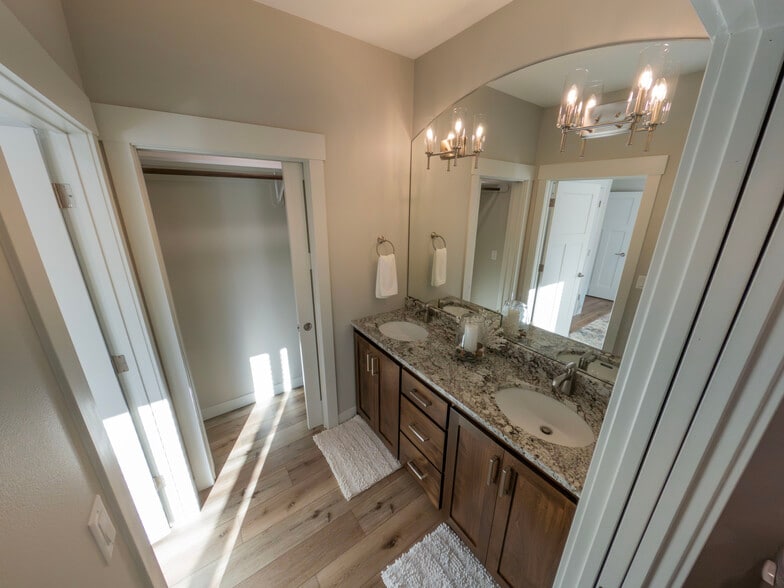 Building Photo - 6201 Tyler Pky