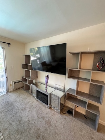 Building Photo - 1305 Boulevard Way