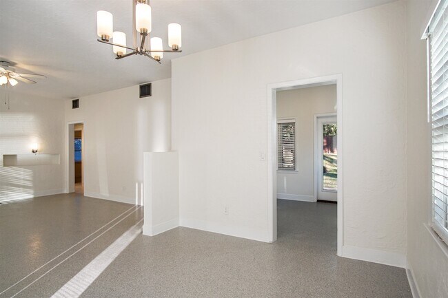 Building Photo - 1647 Lake Ella Dr