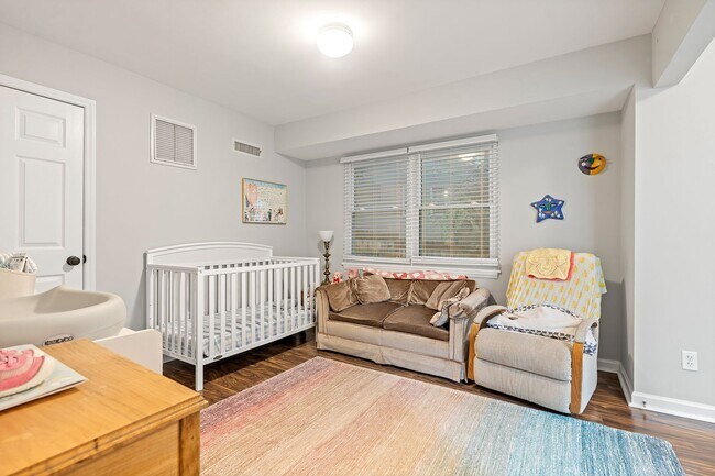 Building Photo - 3 Bedroom 2 Bath Chapel Hill Home - Availa...