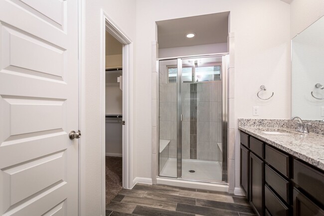 Building Photo - Modern 3 bed 2 bath home!