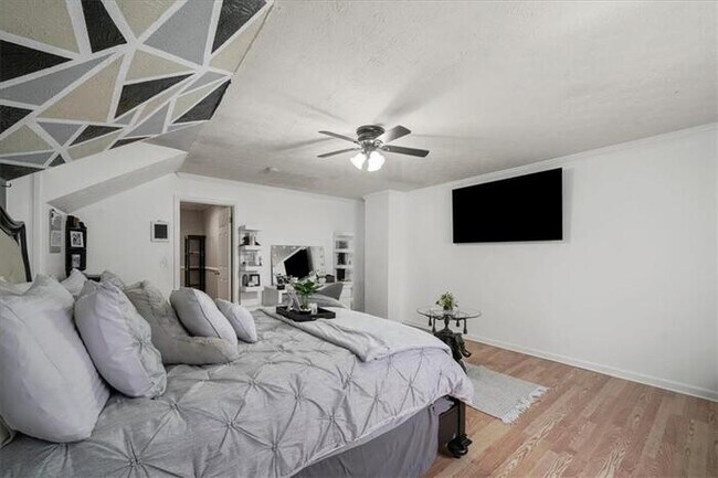 Building Photo - 4 bedroom house in Lawrenceville with cozy...
