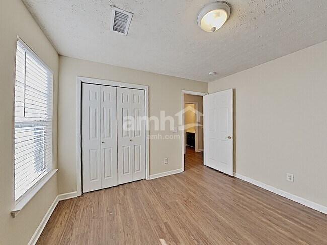 Building Photo - 118 Shady View Dr