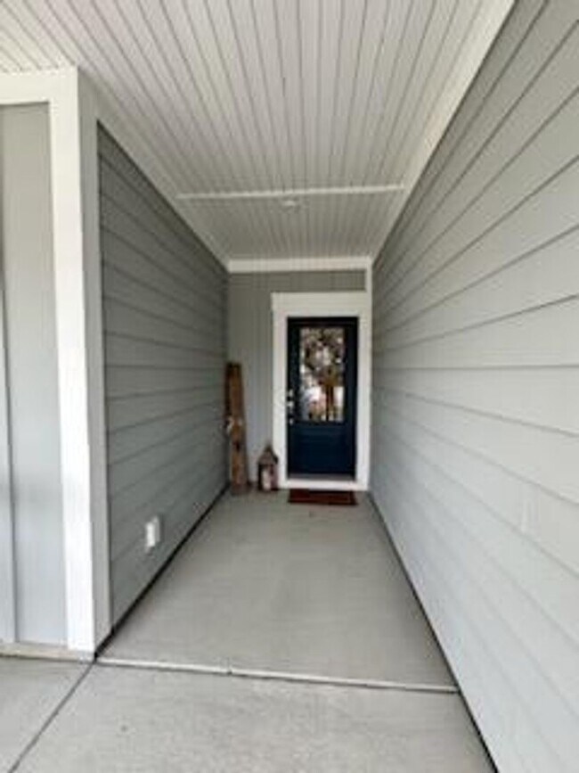 Building Photo - 275 Malind Bluff Dr