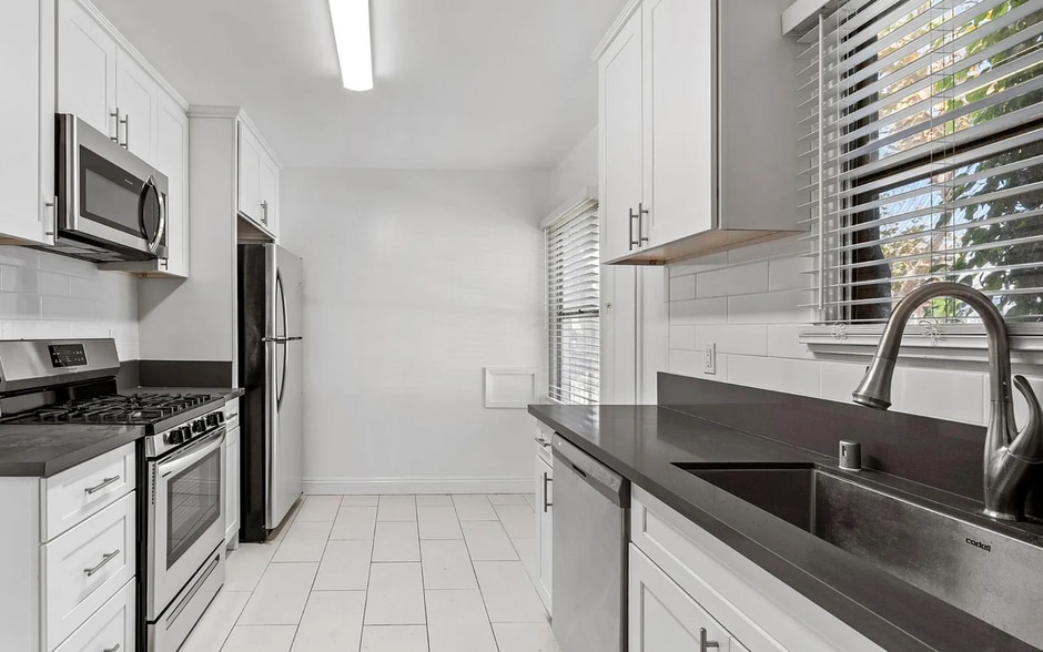 Building Photo - 5427 Kinston Ave