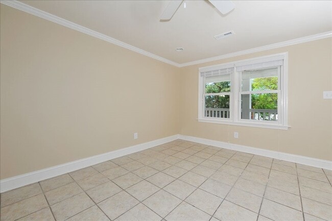 Building Photo - 4206 Seaview St