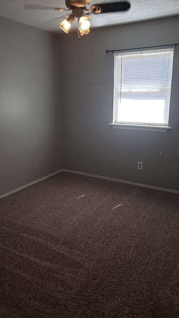 Building Photo - Located in Canyon 3/2/1 great area CH/A