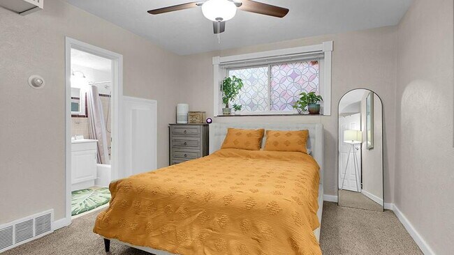 Building Photo - $1,245.95, 1 Beds - 1 Bath, Condo in Denver with Onsite Laundry!