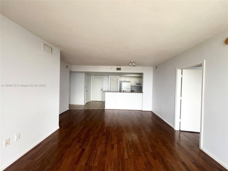 Building Photo - 19501 W Country Club Dr