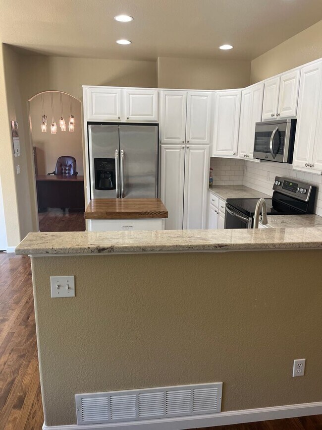 Building Photo - 3658 Claycomb Ln