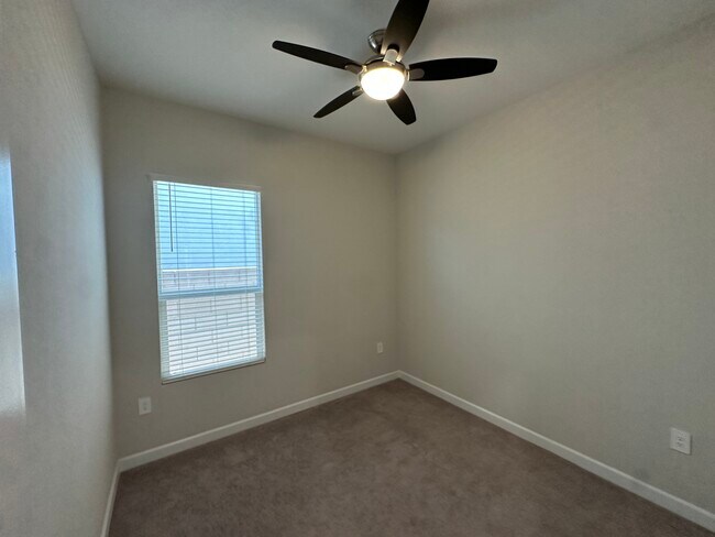 Building Photo - 10319 W Harmony Ln
