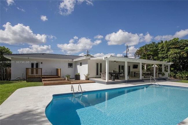 Building Photo - 7825 SW 72nd Ave