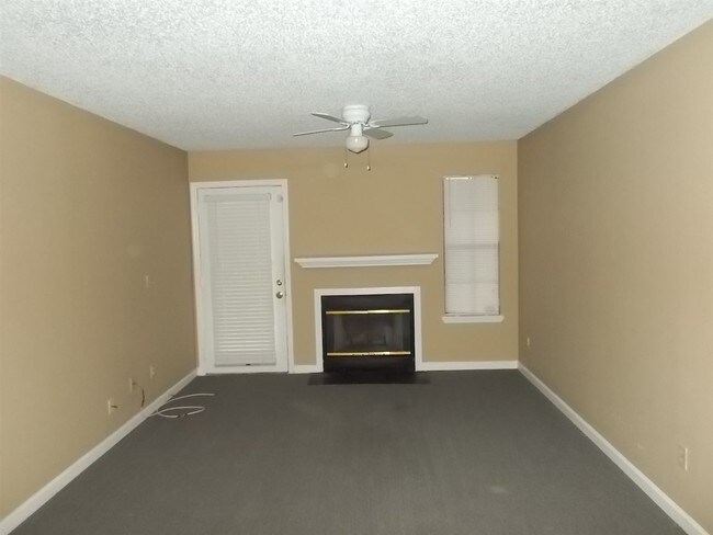 Building Photo - 1103 Greentree Ct