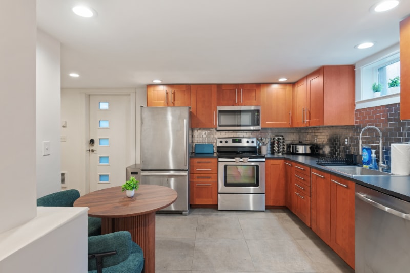 Building Photo - 9438 N Portsmouth Ave