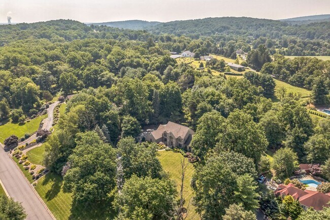 Building Photo - Spacious 5BR House in Pottstown