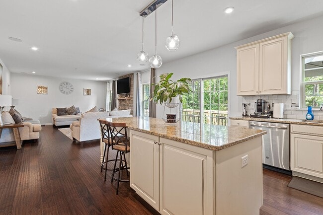 Building Photo - Luxurious 4 bedroom home in Jordan Pointe!