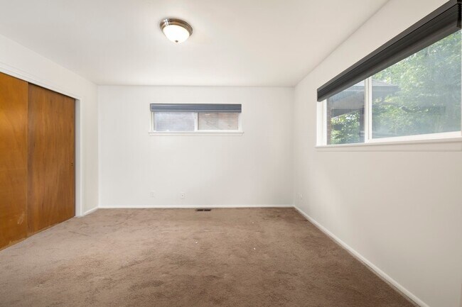 Building Photo - 627 S 500 E