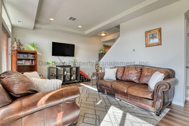 Building Photo - 7050 Silvergrass Dr