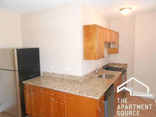 Building Photo - 894 Green Bay Rd