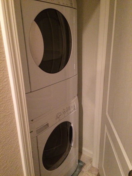 Building Photo - 3301 N Park Dr