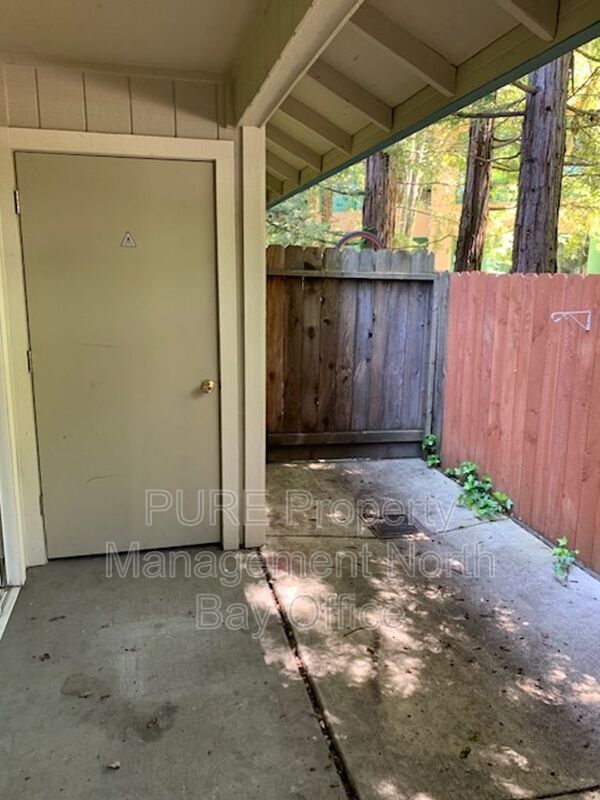 Building Photo - 2155 Meadowbrook Ct