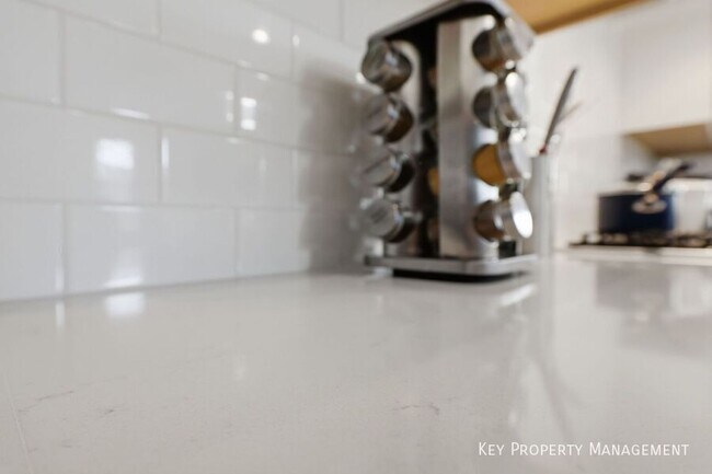 Building Photo - 694 Monroe Hl Pl