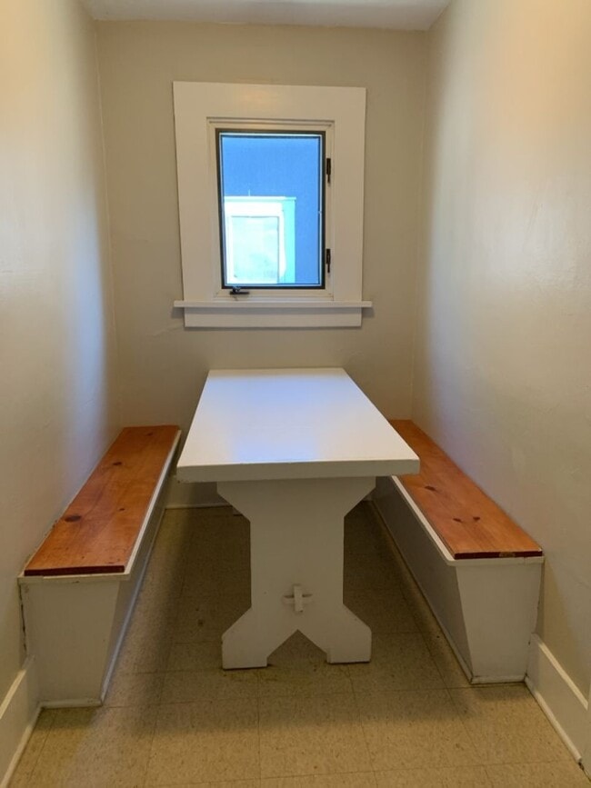 Building Photo - STUDENTS WELCOME! Adorable Single-Family Home in Historic Old Town