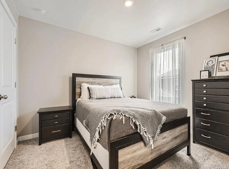 Building Photo - 723 Quatar St