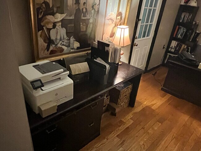 Building Photo - 525 Maple Ave