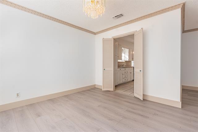 Building Photo - 210 Oak Forest Trail