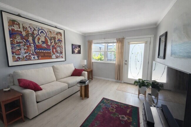 Building Photo - "Charming 1-Bedroom Condo Retreat in Dunedin's Heart - Cozy, Convenient & Inviting!"