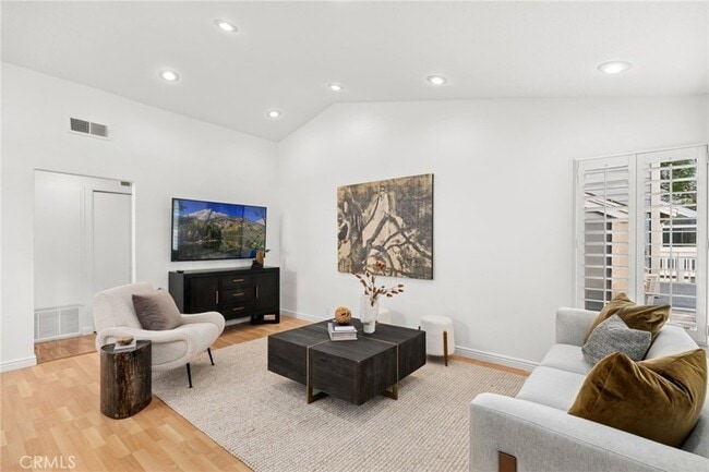 Building Photo - 127 Huntington