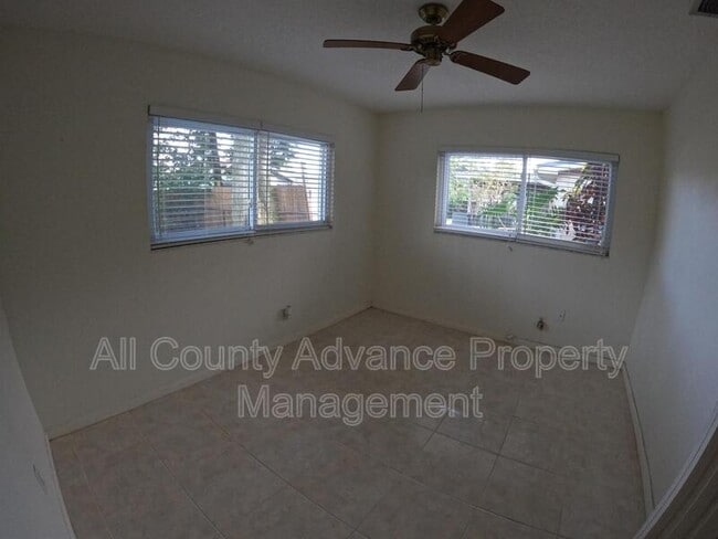 Building Photo - 311 Shore Dr E