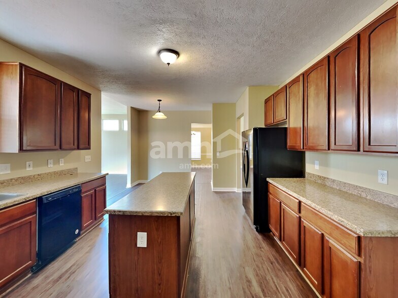 Building Photo - 532 Greenwood Loop