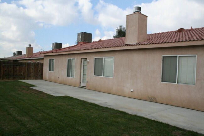 Building Photo - 5305 San Mateo Dr., Bakersfield, CA 93307