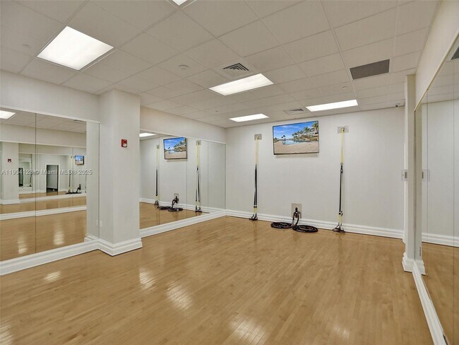 Building Photo - 2501 S Ocean Dr