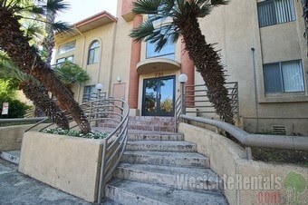 Building Photo - 731 S Detroit St