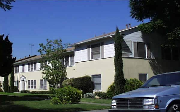 Building Photo - Green Brier Apartments