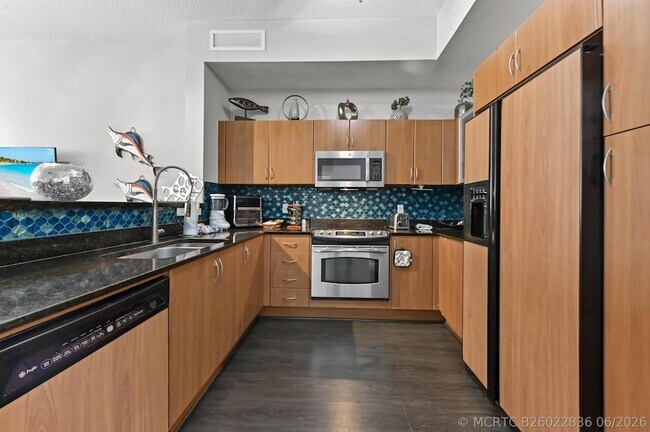 Building Photo - 804 E Windward Way