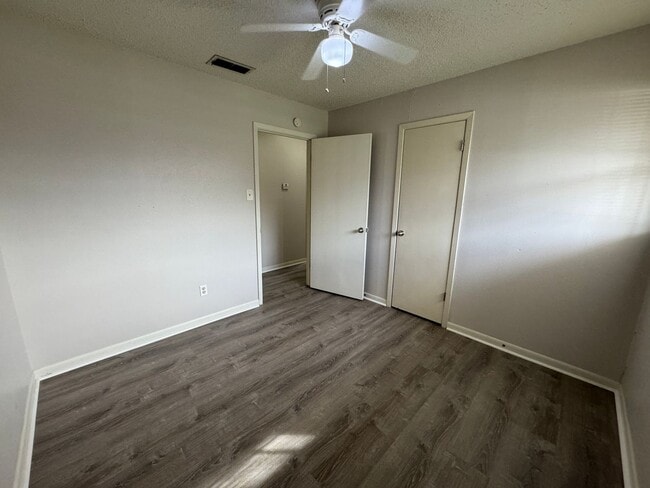 Building Photo - 1402 Hammond Dr