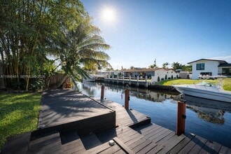 Building Photo - 2413 Nassau Ln