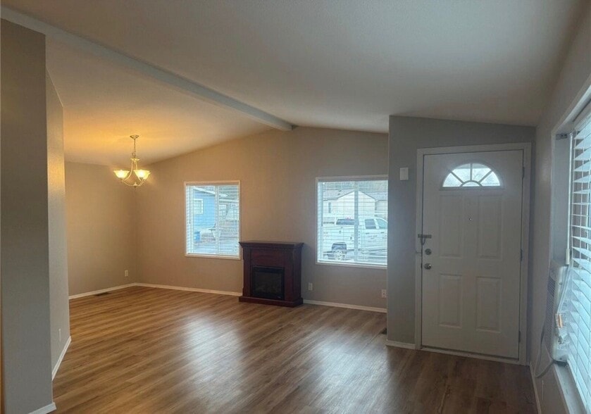 Building Photo - 151 Cardinal Ln
