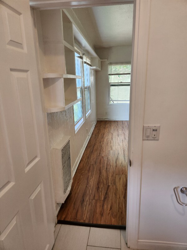 Building Photo - 2032 Vista Del Mar Ave