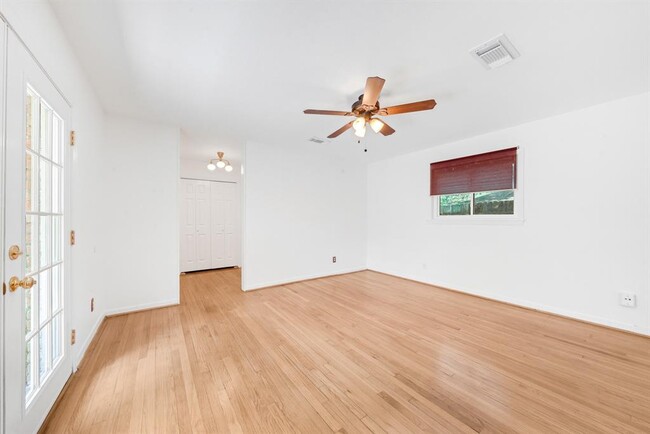 Building Photo - 10166 Hanka Dr