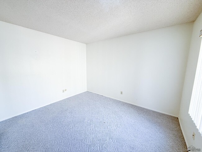 Building Photo - 10476 S Del Montes