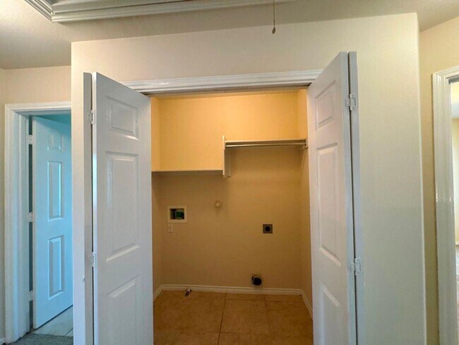 Building Photo - 251A Utterback