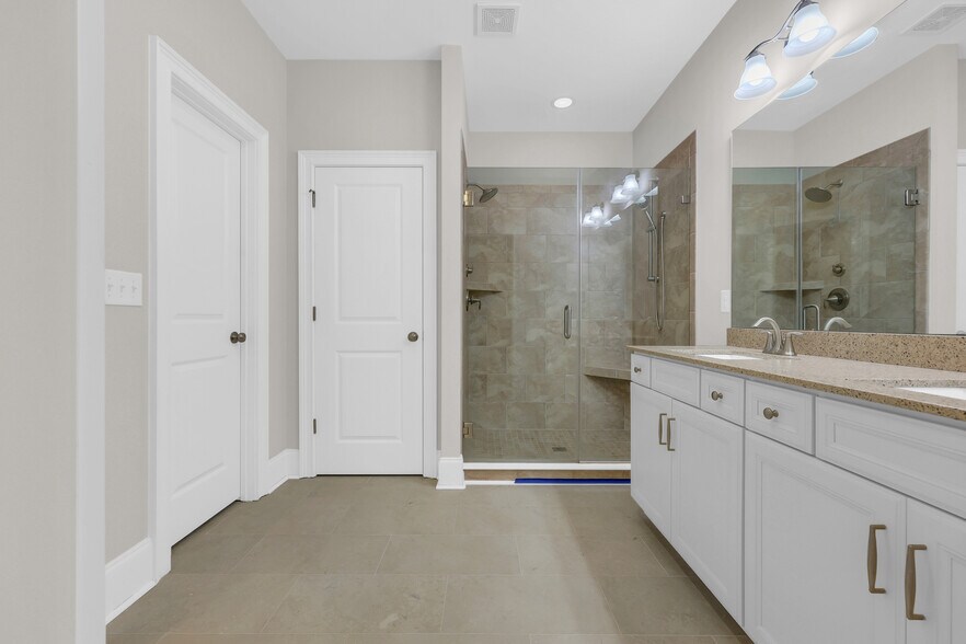 Building Photo - 1758 Edgewood Dr