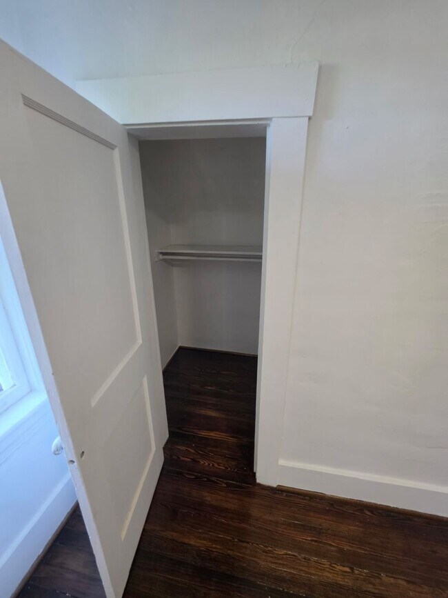 Building Photo - 3 br 1 bath house