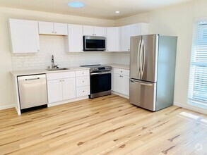 Building Photo - LIVE NEAR THE BEACH & MISSION BAY! 1BD/1BA...